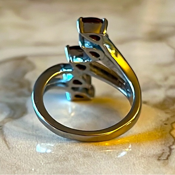 Red Garnet Ring - Picture 3 of 3